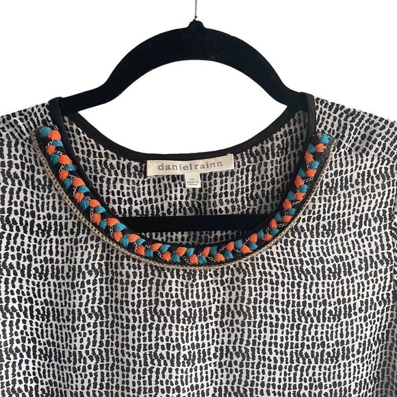Daniel RAINN Black & White Short Sleeve Embellished Blouse XS - Picture 2 of 4